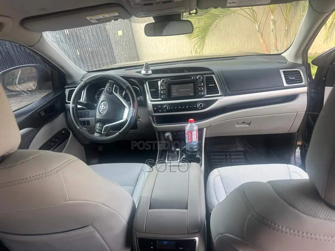 Toyota Highlander LE 2019 Black
