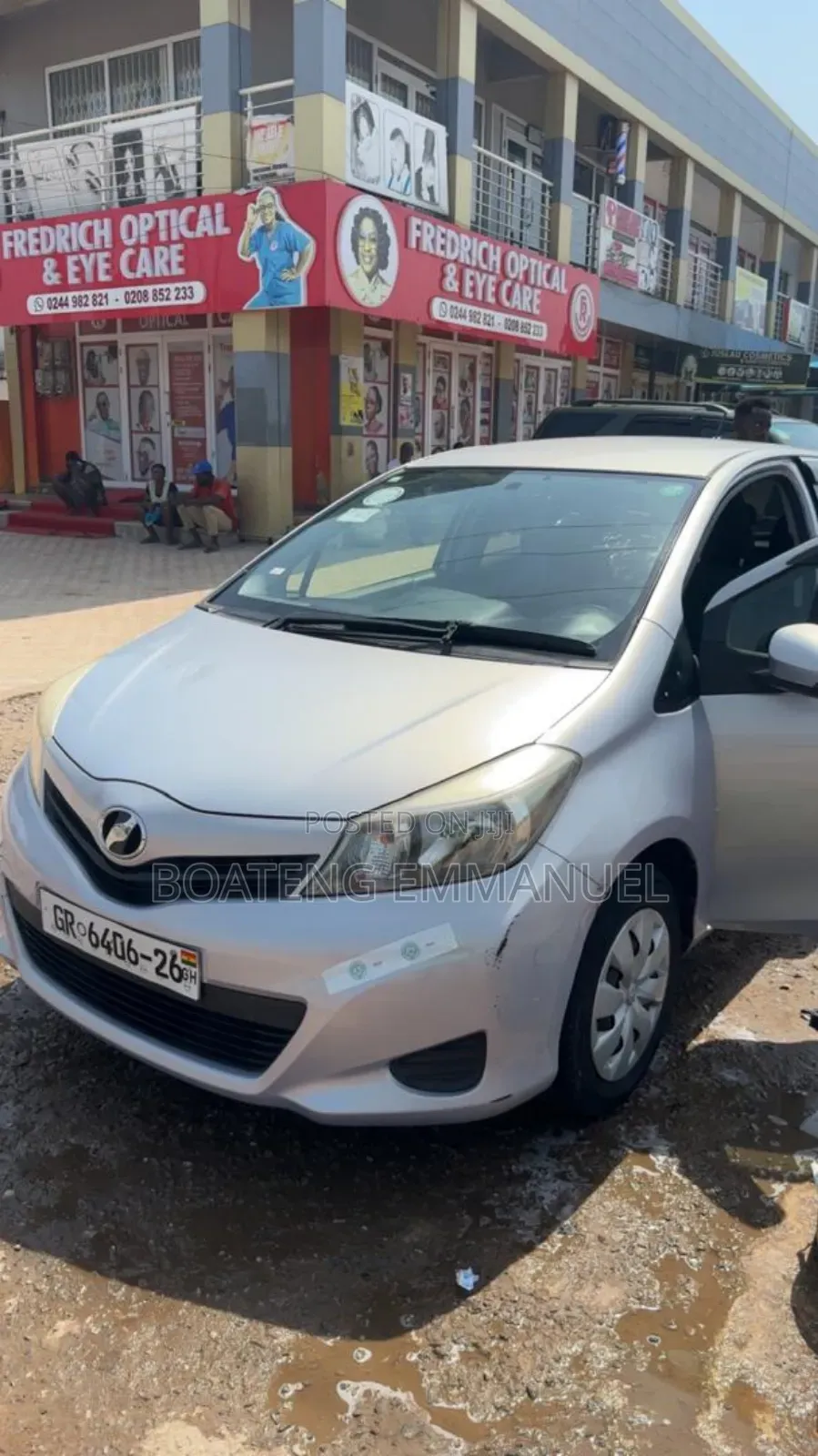 Toyota Vitz 2012 Silver