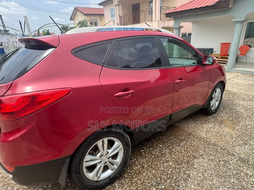 Hyundai Tucson 2013 Red