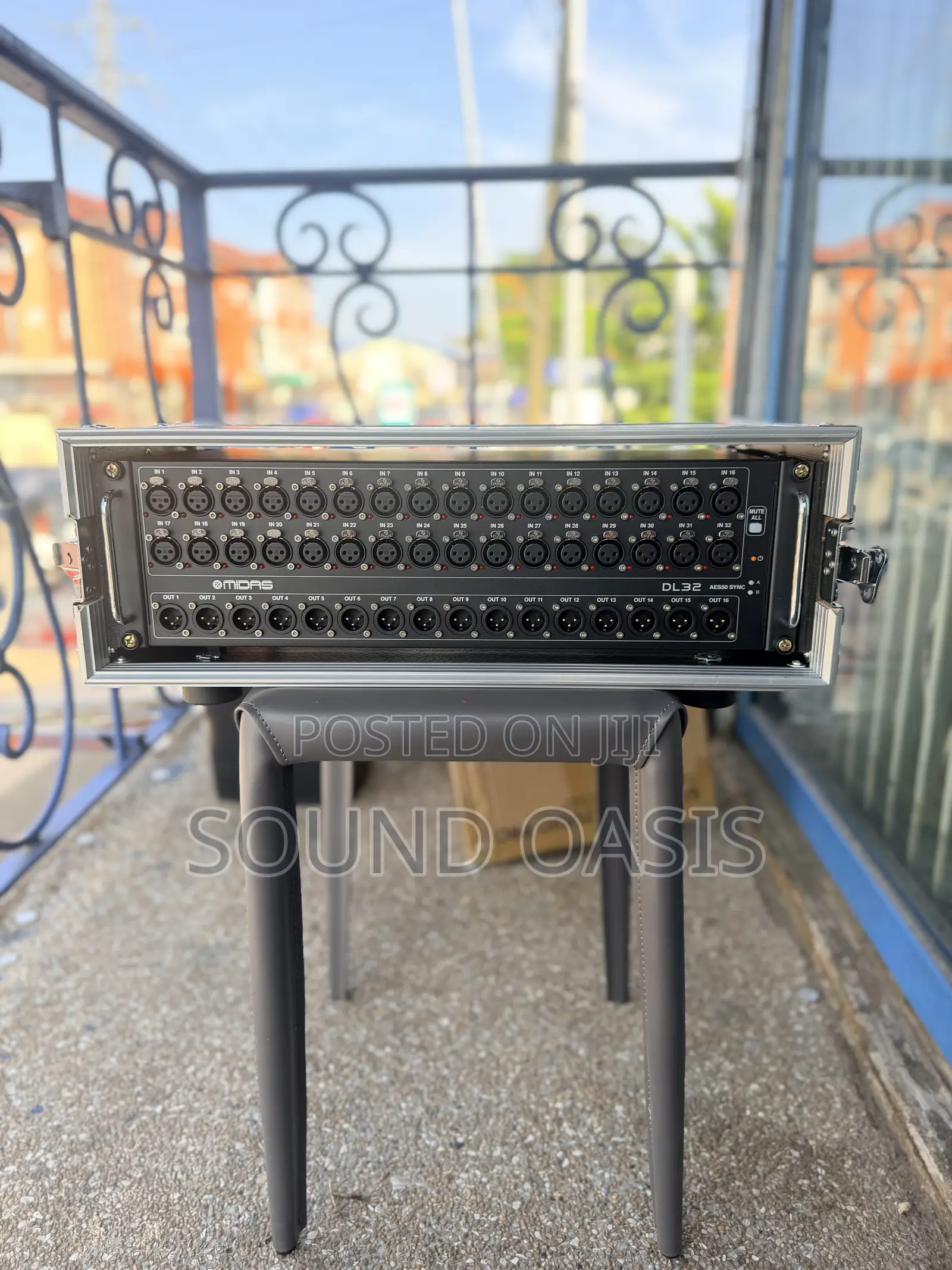 Midas Dl32 32-Input/16-Output Stage Box Plus a Protective Flight Case
