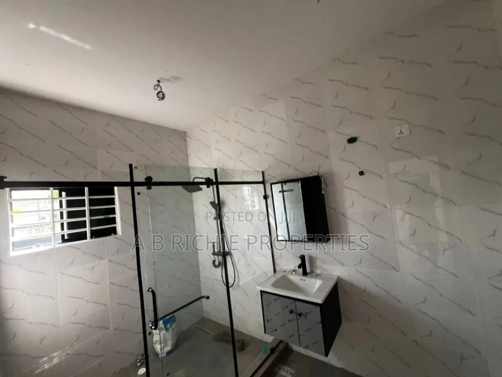 3bdrm Bungalow in Ab Richie Properties, Baatsona Total for sale