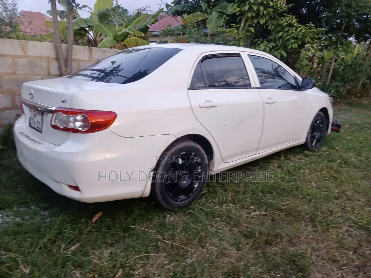 Toyota Corolla LE 4dr Sedan (1.8L 4cyl 4A) 2013 White