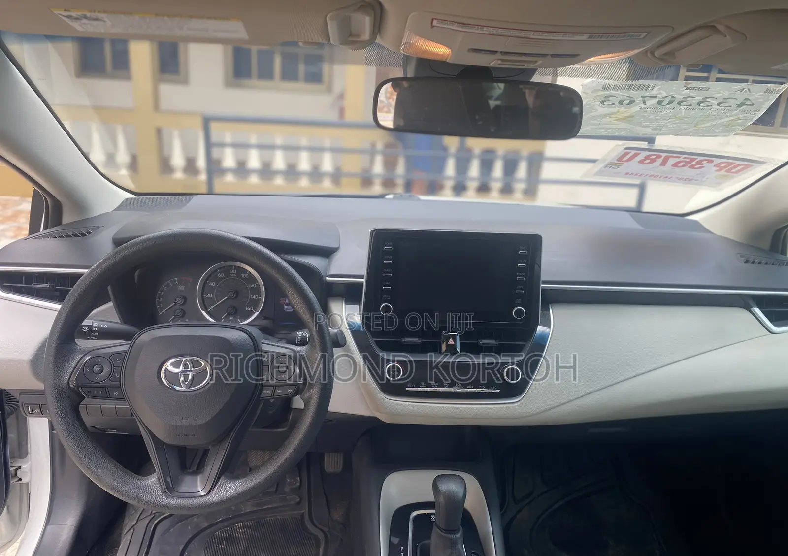 Toyota Corolla LE 2020 White