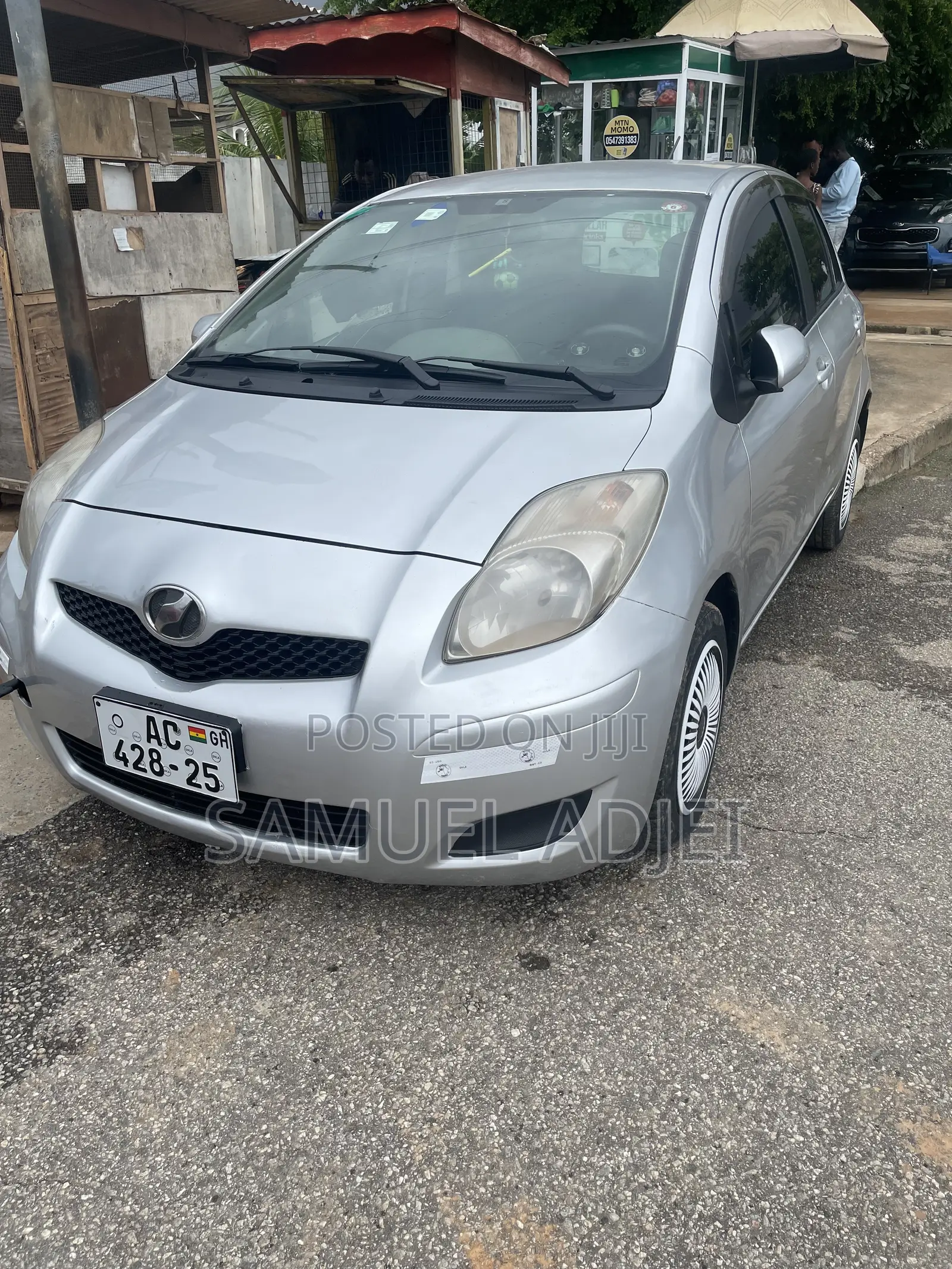 Toyota Vitz 2010 Silver