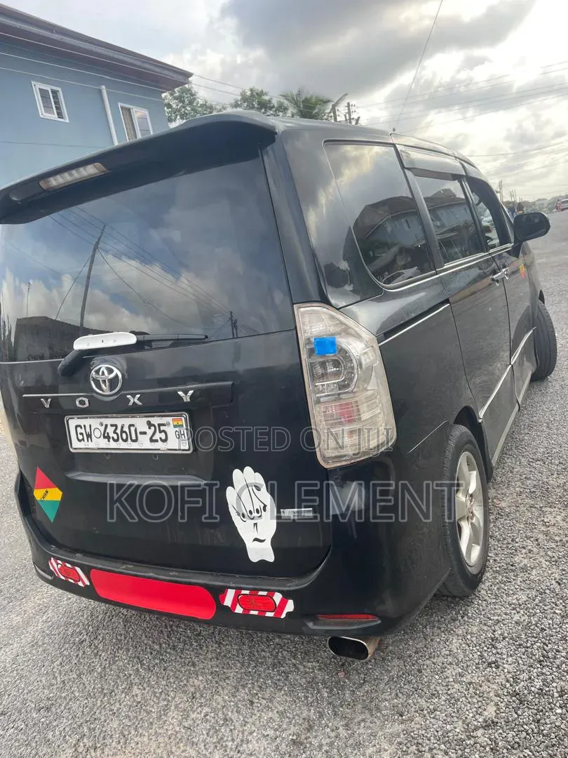 Toyota Voxy 2013 Black