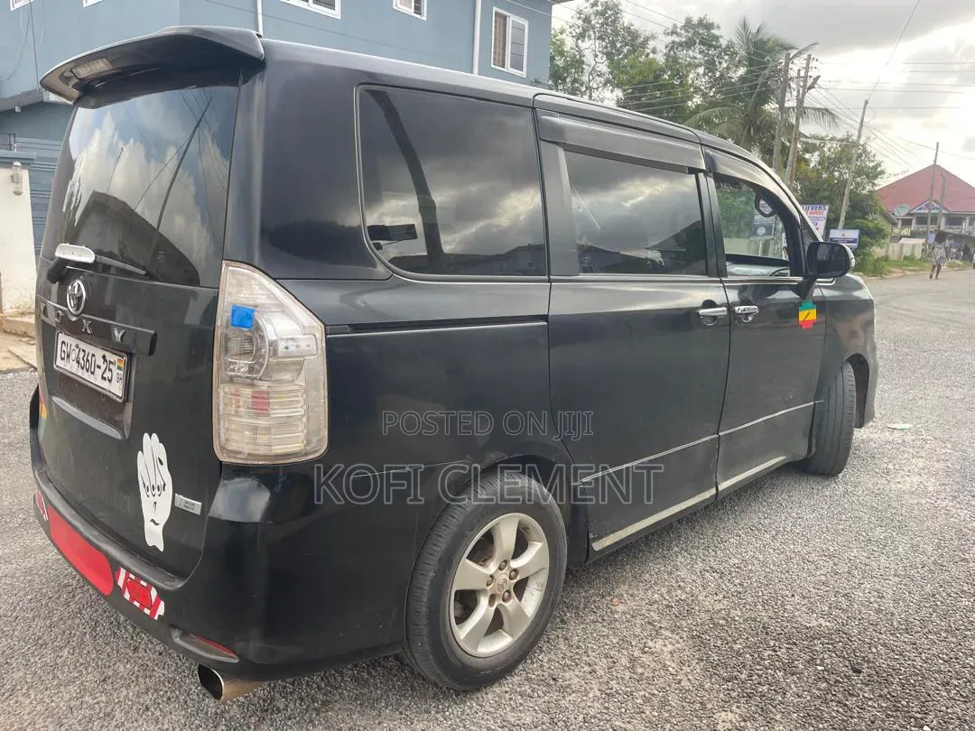 Toyota Voxy 2013 Black