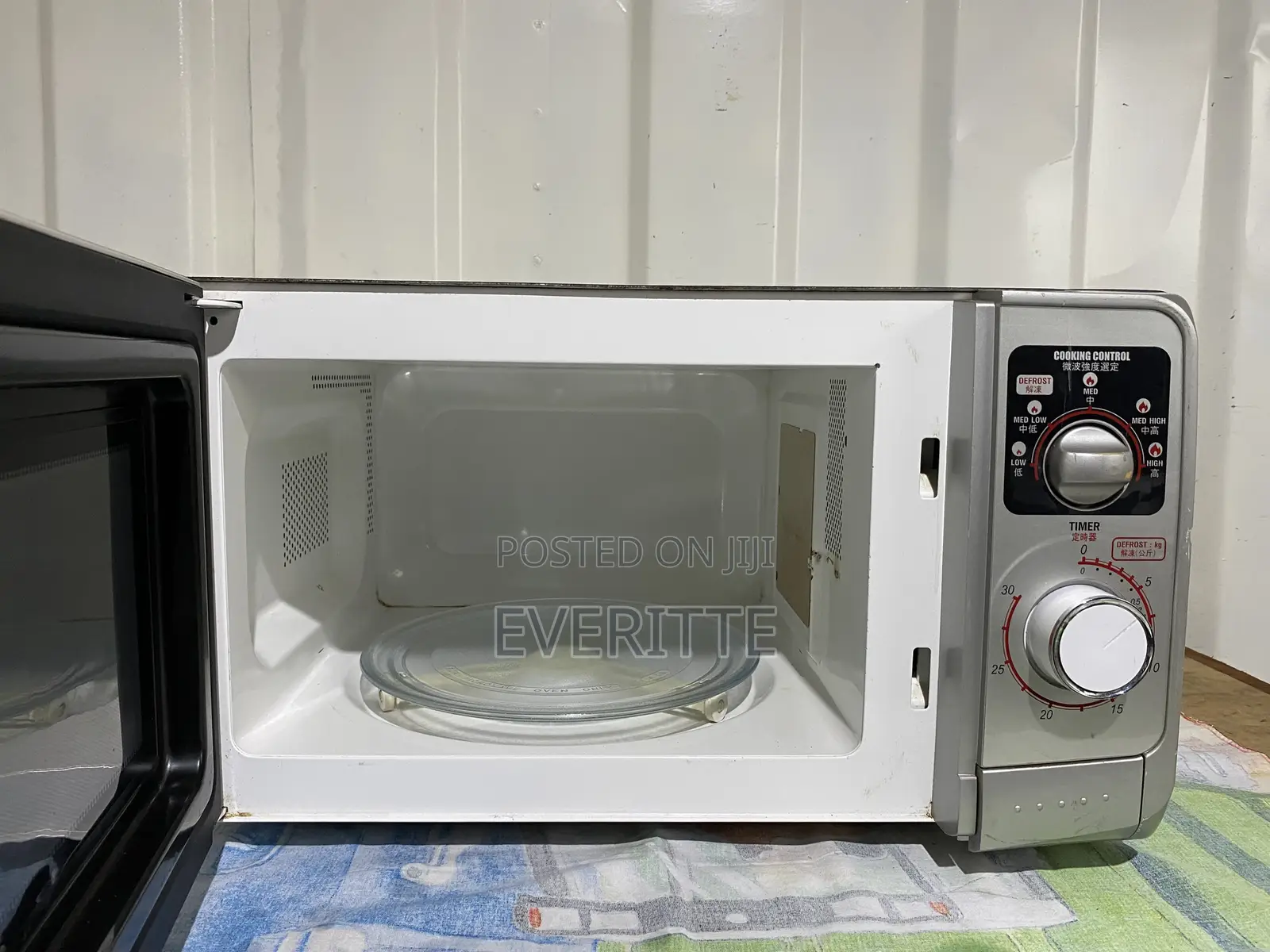 Sharp Microwave Oven – Very Neat (Accra)