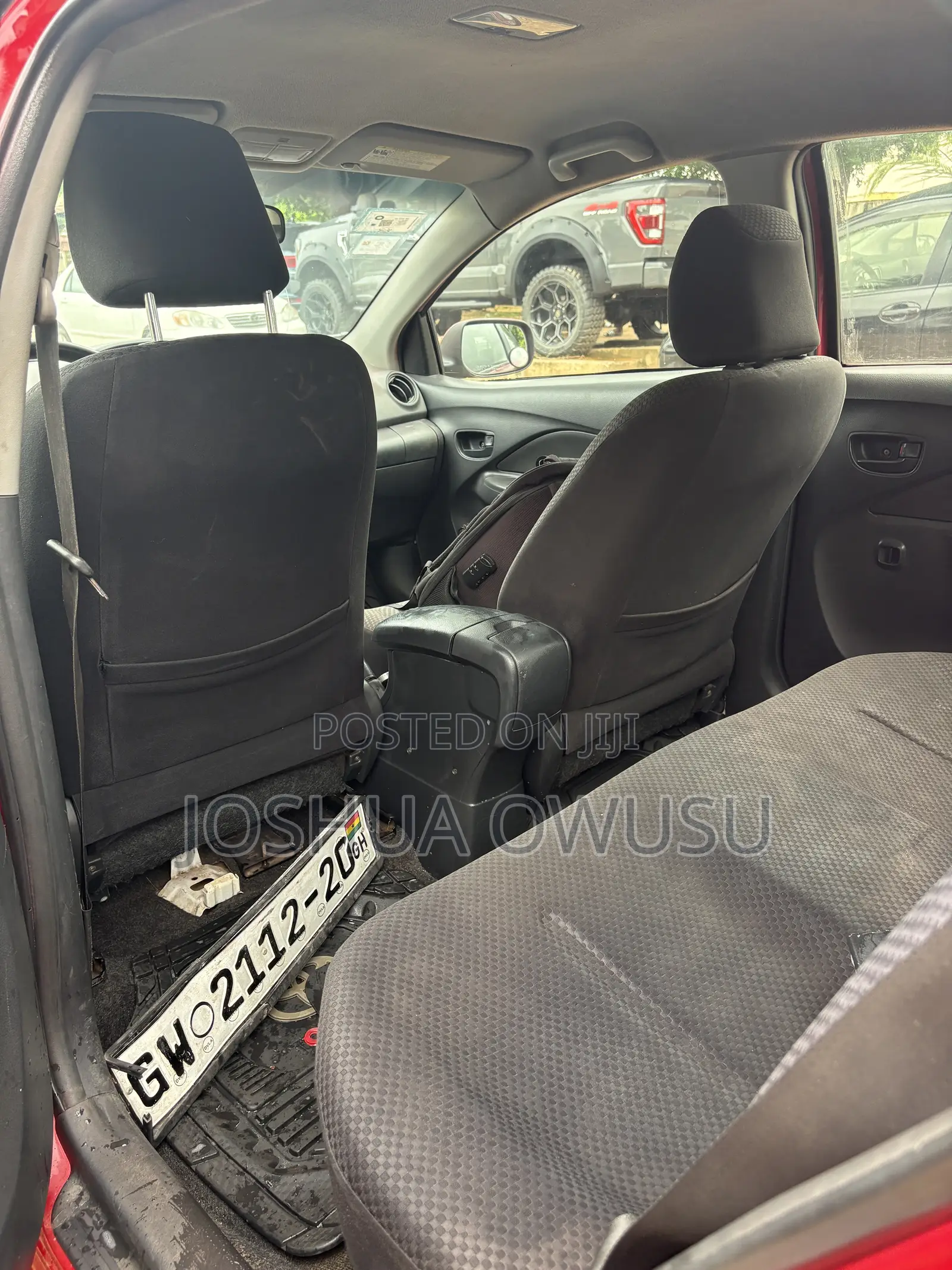 Toyota Yaris Base Sedan 4dr 2010 Red