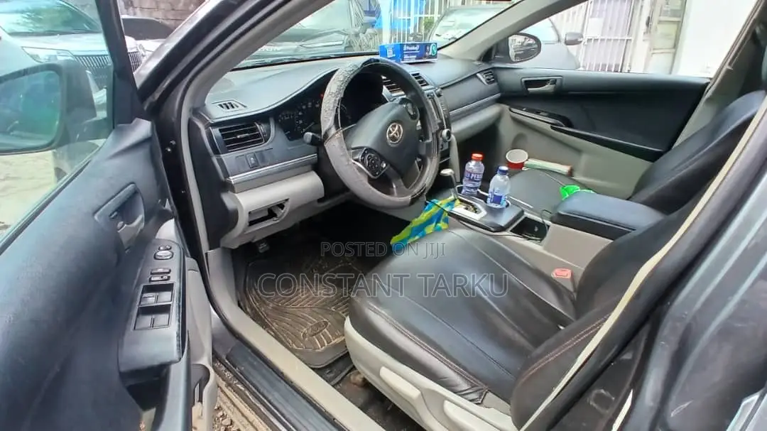 Toyota Camry SE 4dr Sedan (2.5L 4cyl 6A) 2014 Gray
