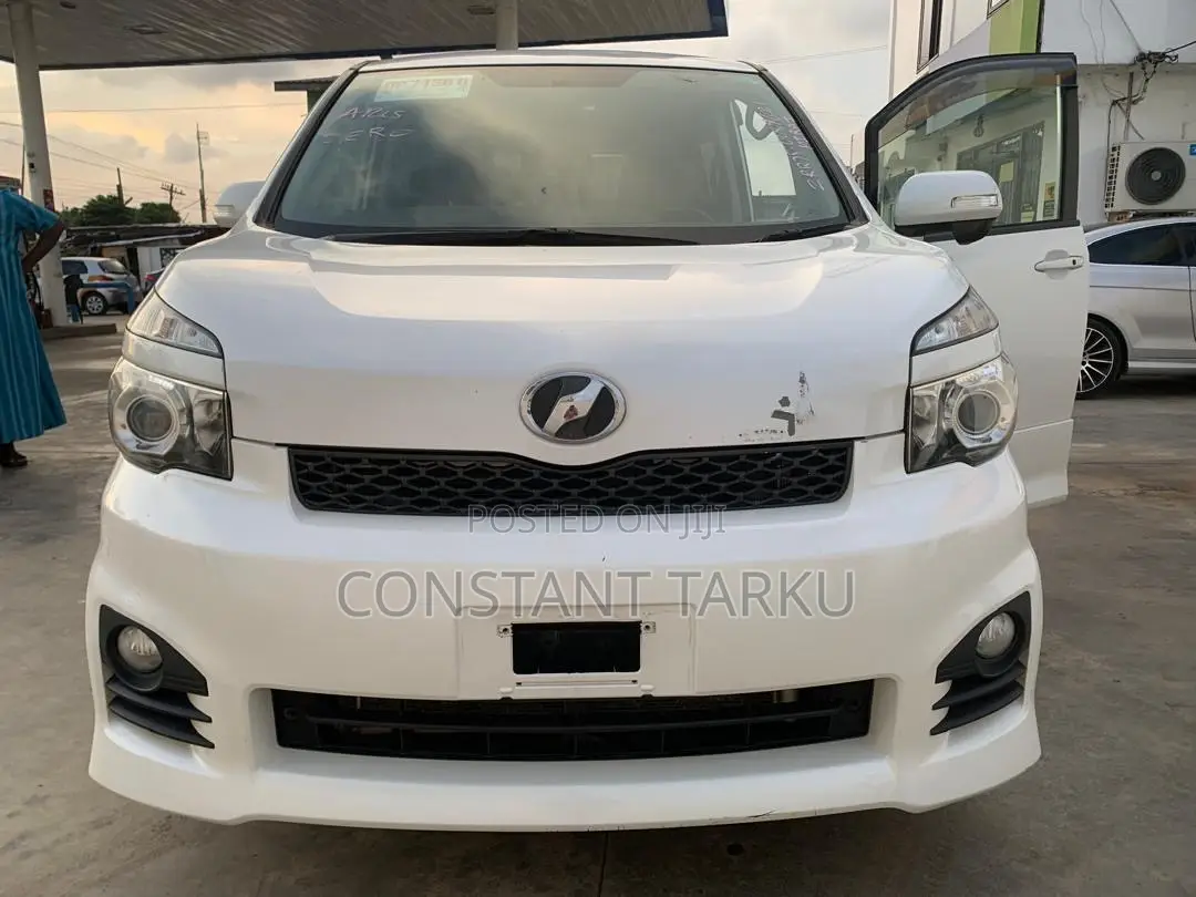 Toyota Voxy 2012 White