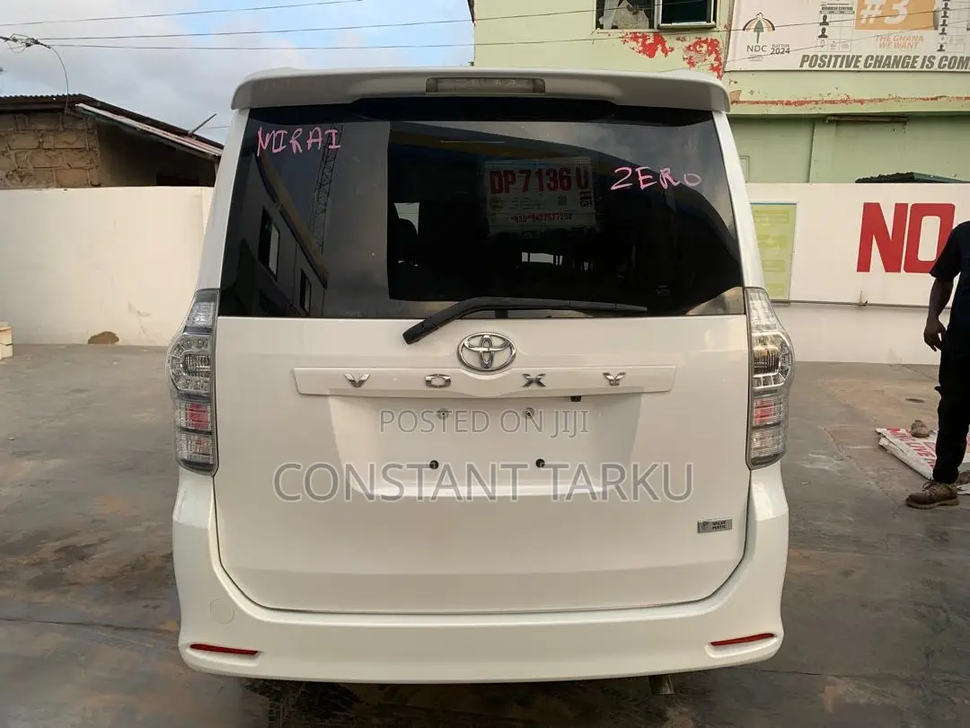 Toyota Voxy 2012 White