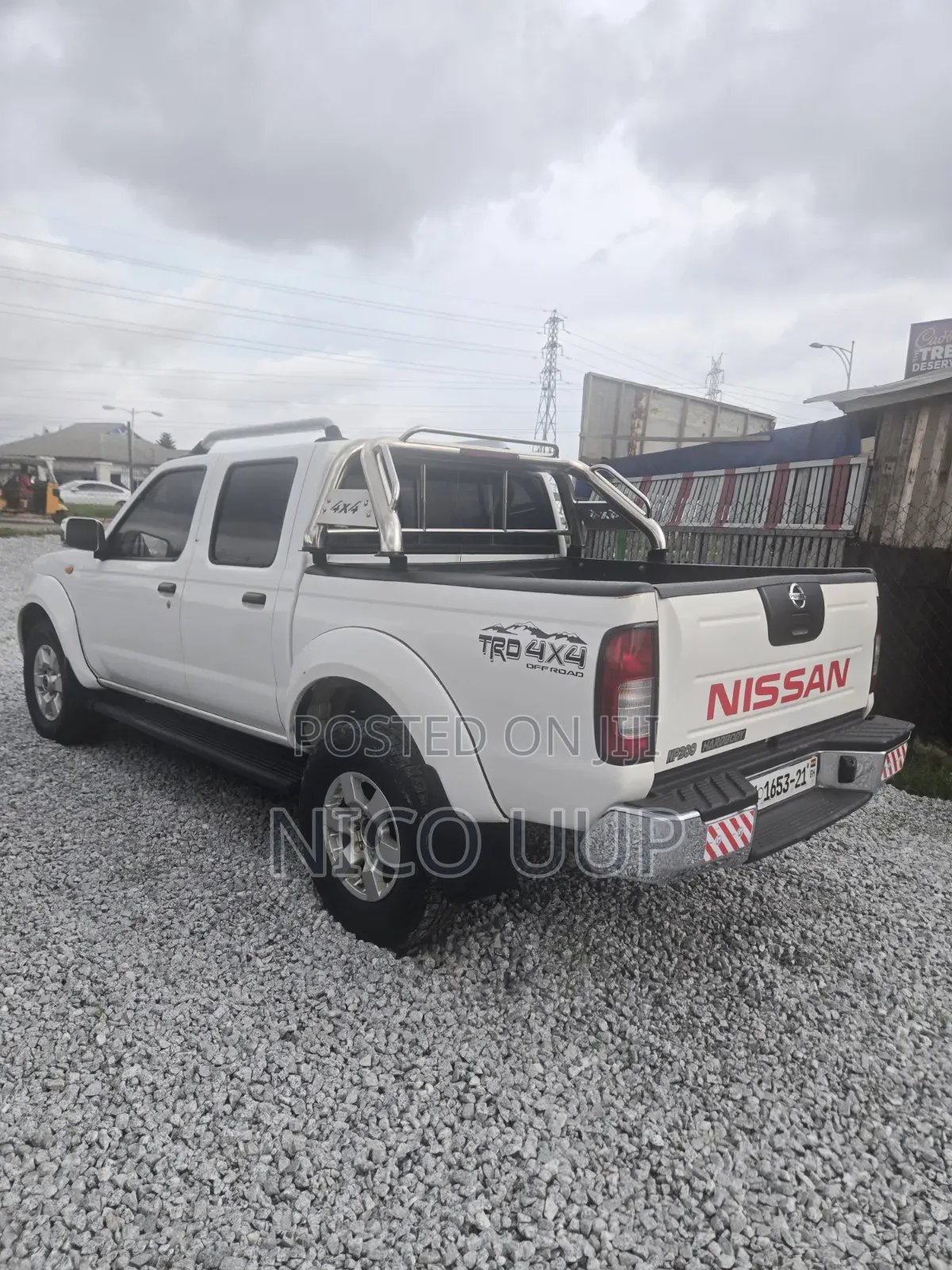 Nissan Hardbody 2021 White