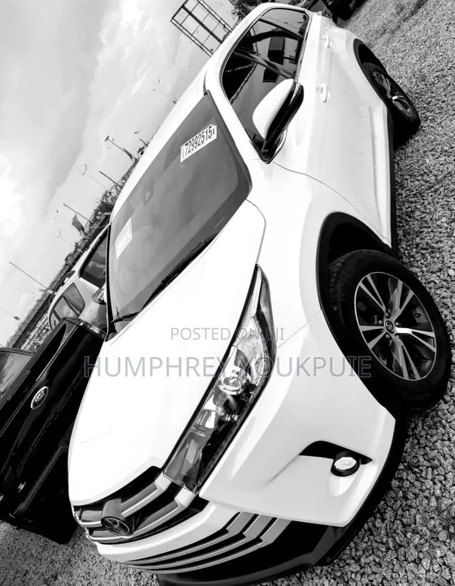 Toyota Highlander LE 2019 White