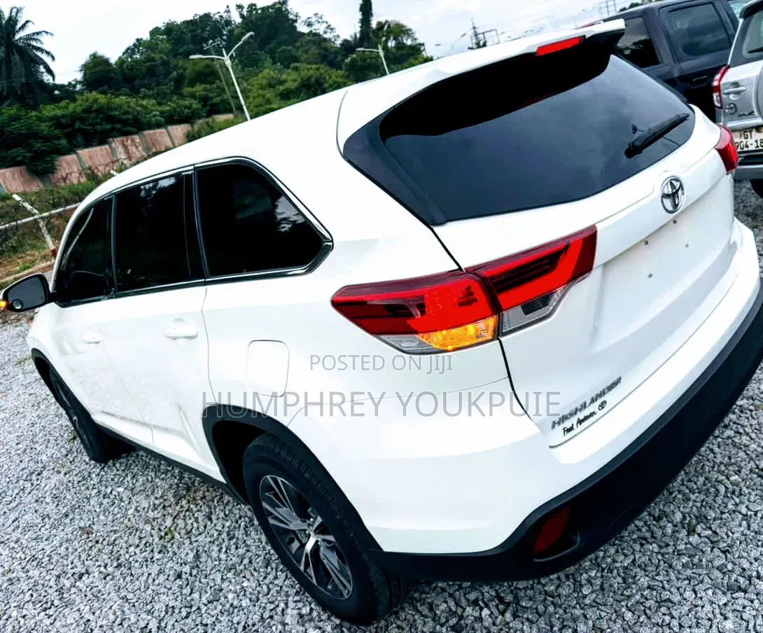 Toyota Highlander LE 2019 White
