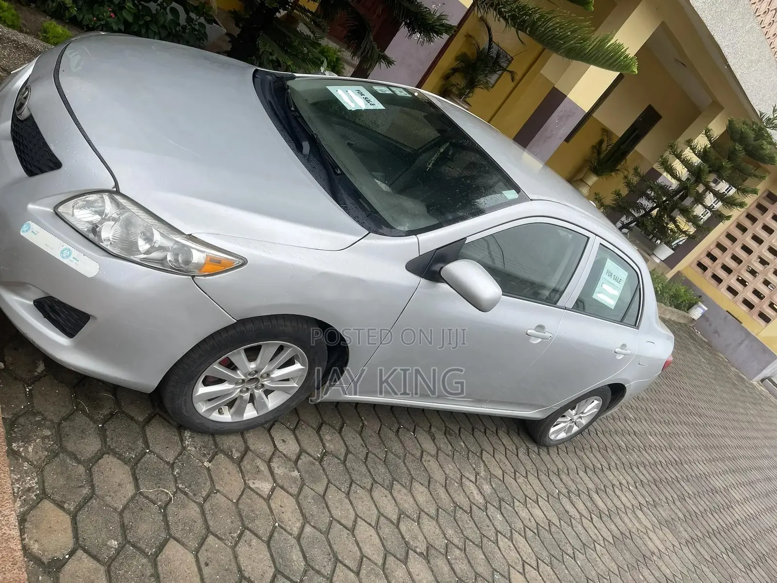Toyota Corolla LE 4dr Sedan (1.8L 4cyl 4A) 2010 Silver