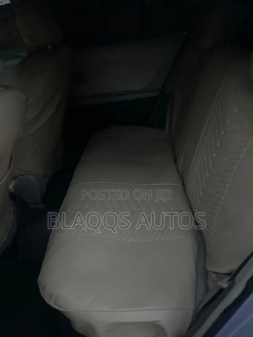 Toyota Vitz 2010 Silver