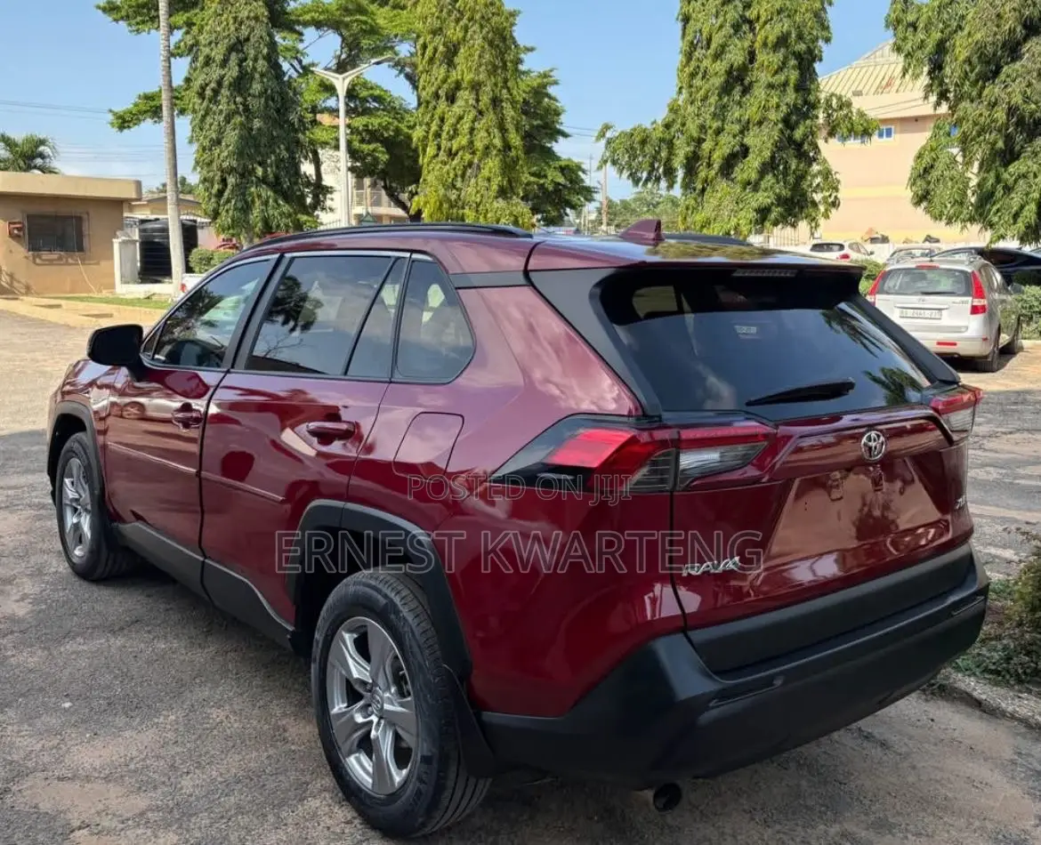 Toyota RAV4 XLE 2022 Burgundy