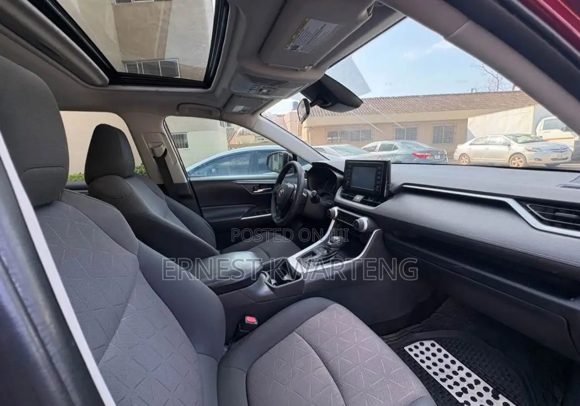 Toyota RAV4 XLE 2022 Burgundy
