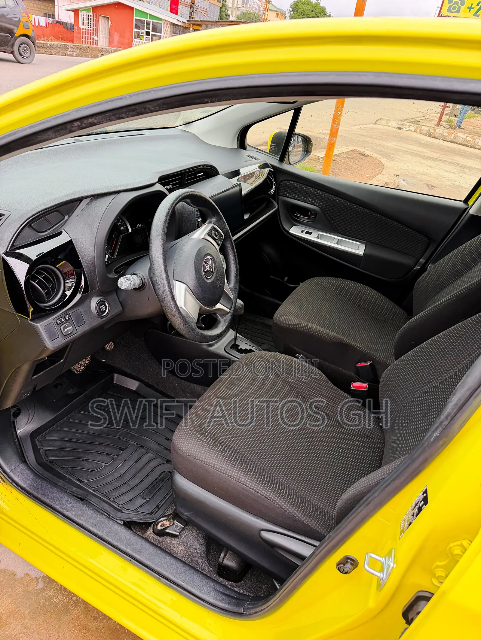 Toyota Vitz 1.5 FWD 3dr 2015 Yellow