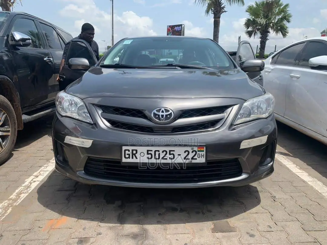 Toyota Corolla LE 4dr Sedan (1.8L 4cyl 4A) 2012 Gray