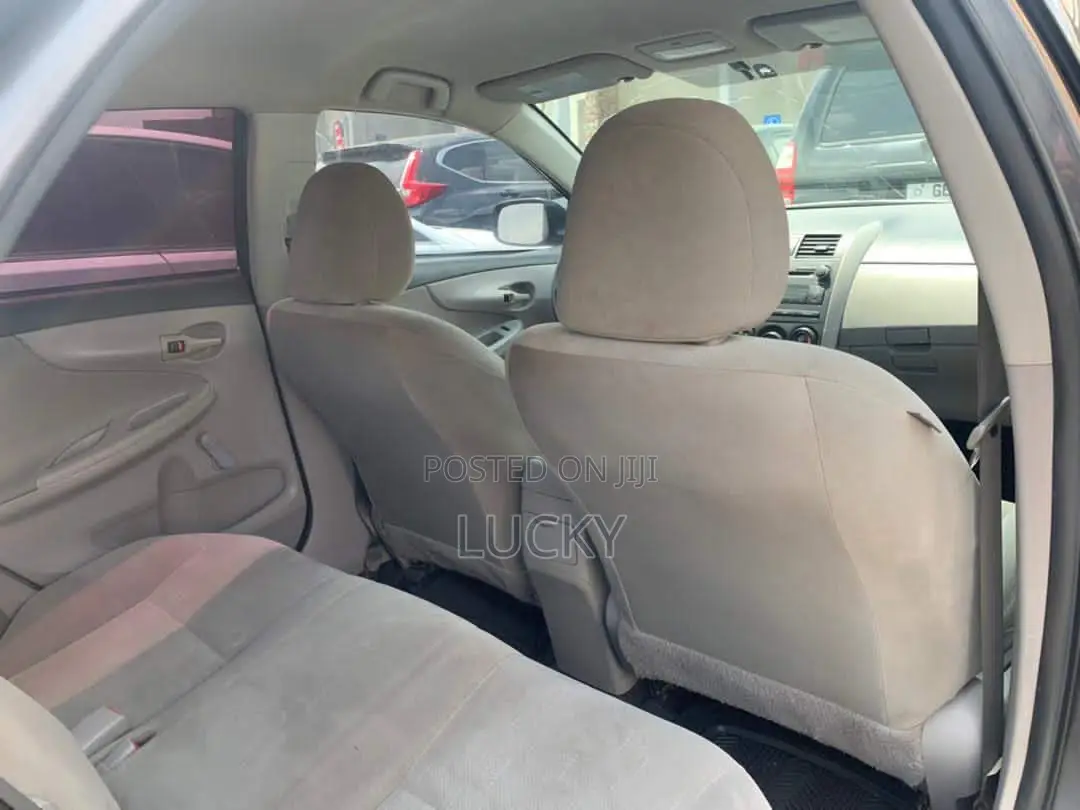 Toyota Corolla LE 4dr Sedan (1.8L 4cyl 4A) 2012 Gray