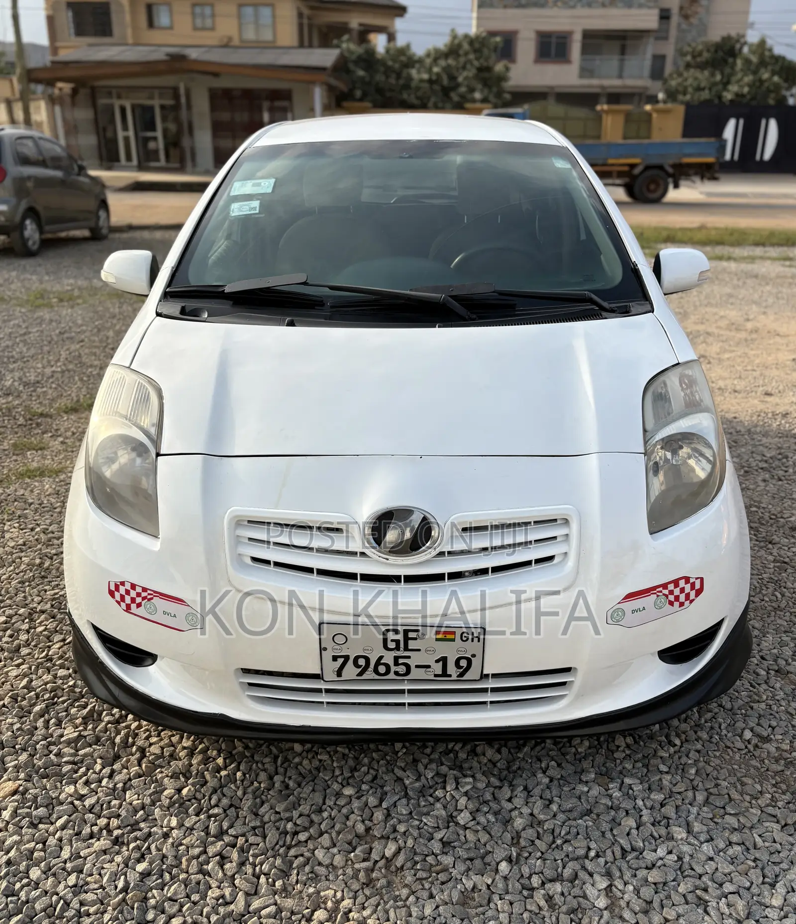 Toyota Vitz 1.3 FWD 5dr 2010 White