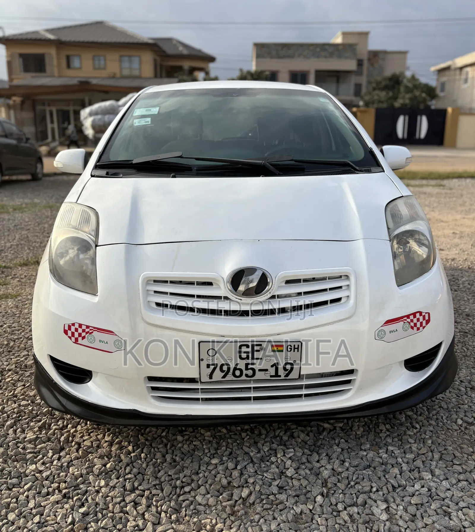 Toyota Vitz 1.3 FWD 5dr 2010 White