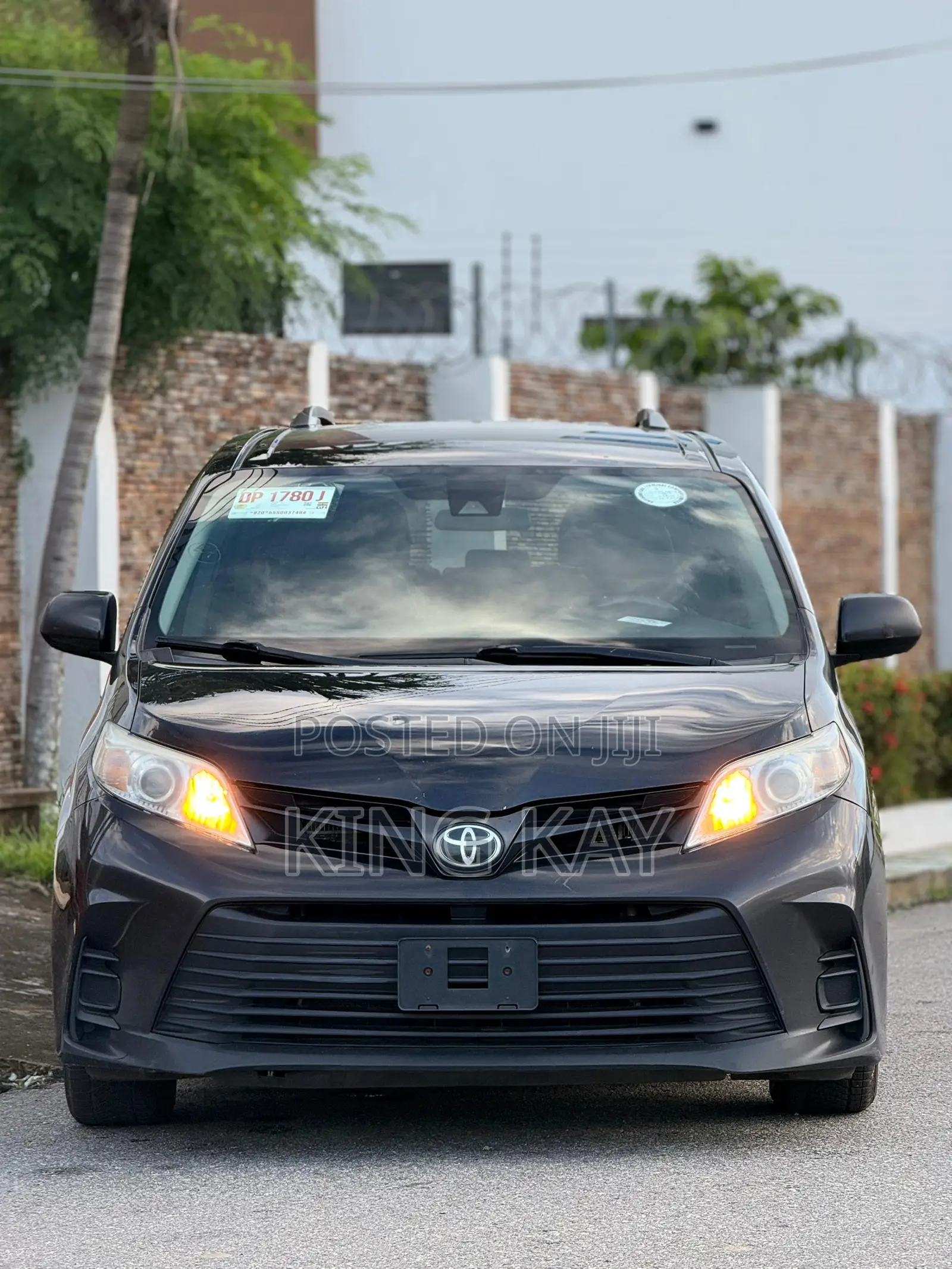 Toyota Sienna XLE 7 AWD 2020 Black
