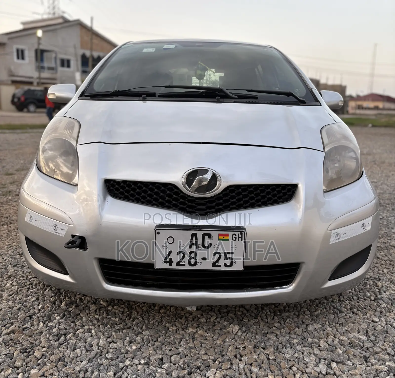 Toyota Vitz 1.3 FWD 3dr 2010 Silver