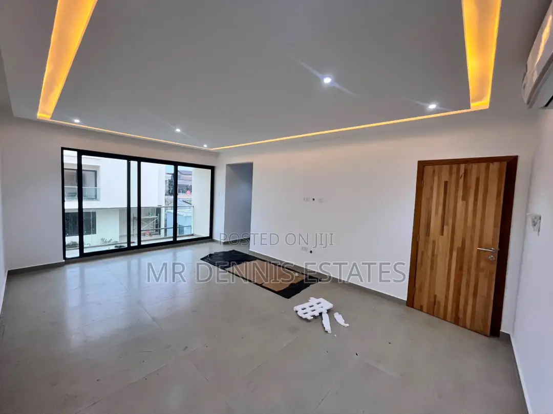 4bdrm Townhouse / Terrace in Eastt Legon, Boundary Road Area for rent
