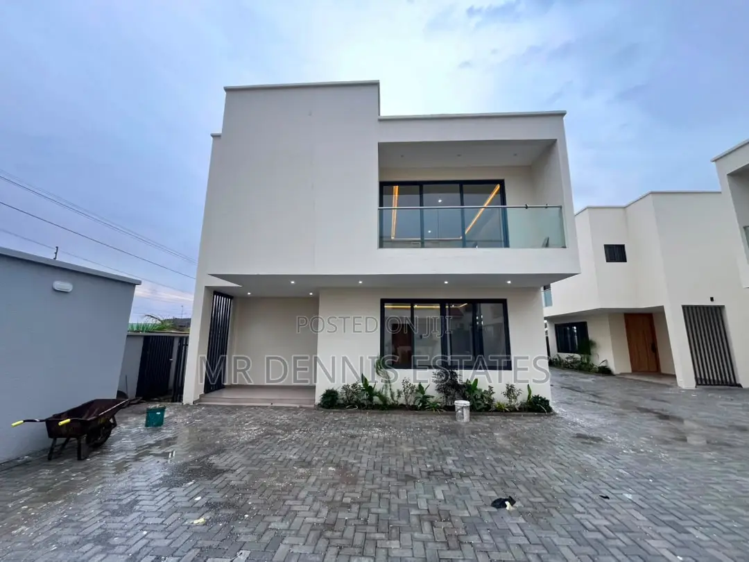 4bdrm Townhouse / Terrace in Eastt Legon, Boundary Road Area for rent