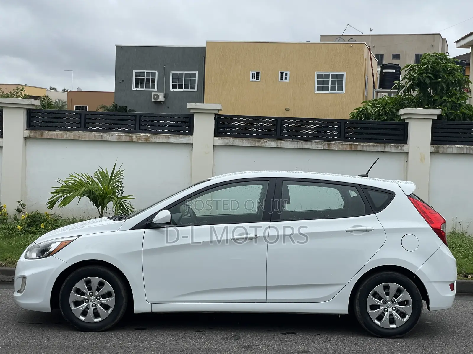 Hyundai Accent SE Hatchback 2017 White