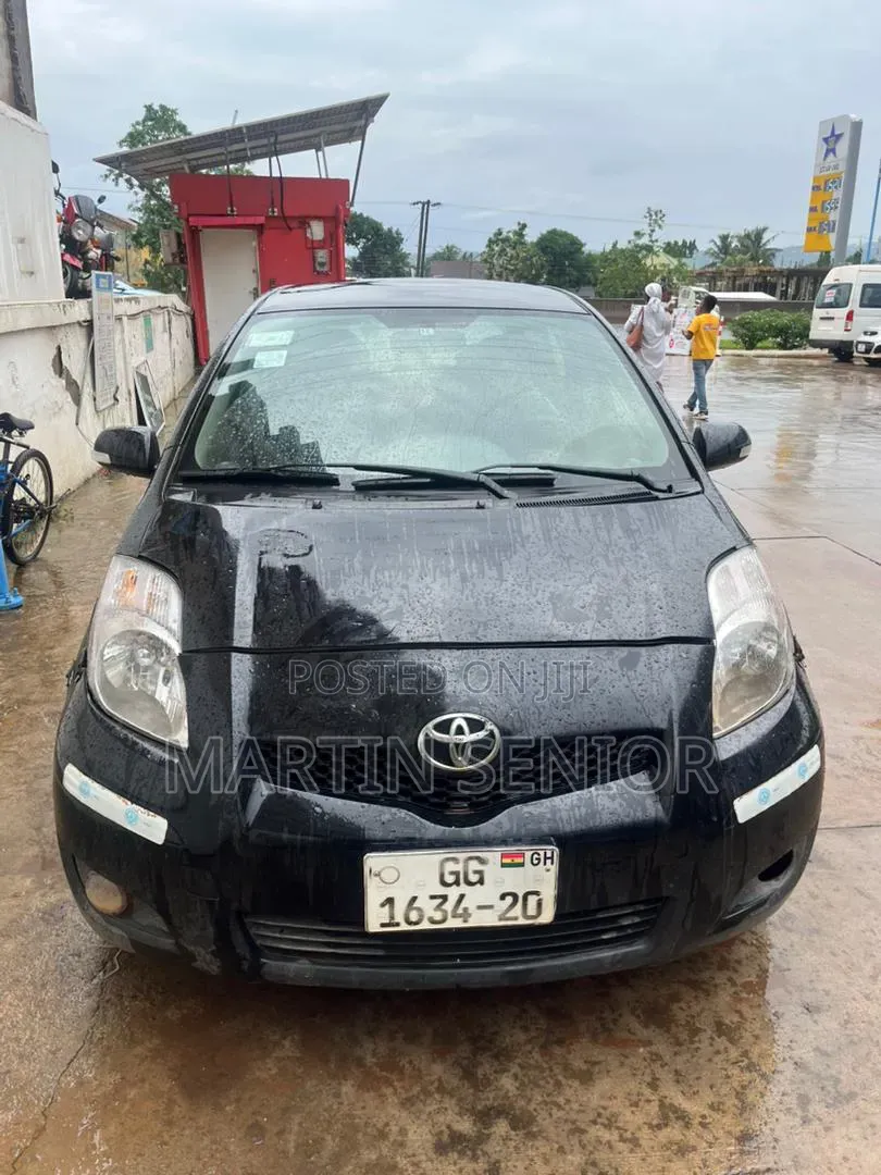 Toyota Vitz 2010 Black