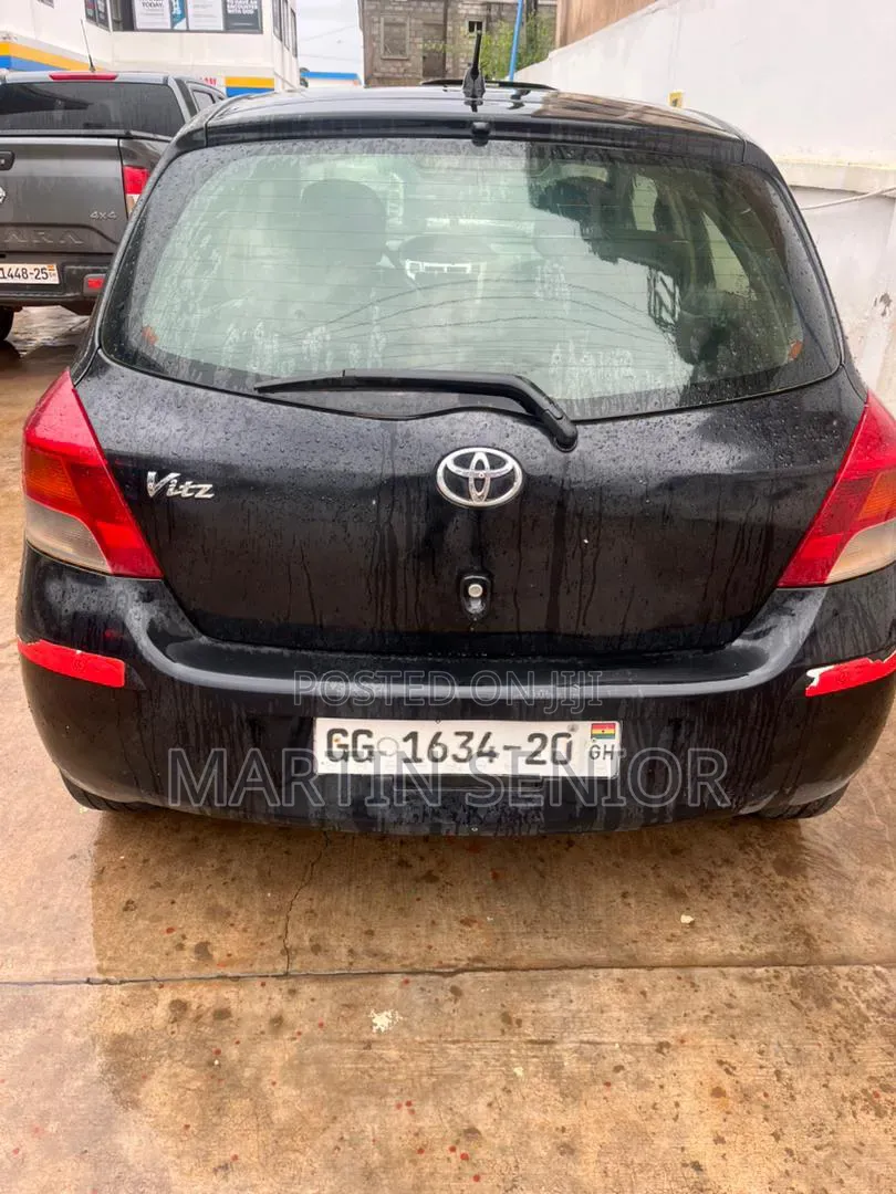 Toyota Vitz 2010 Black