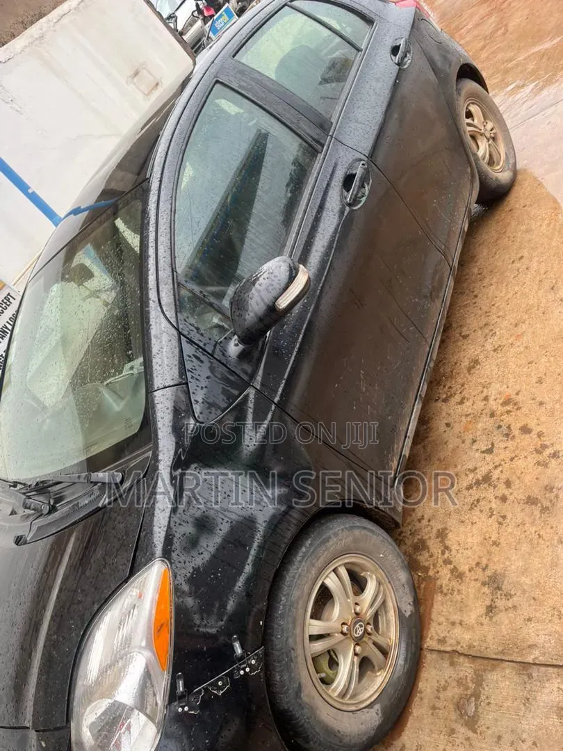 Toyota Vitz 2010 Black