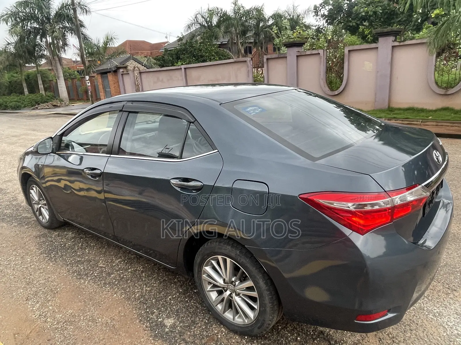 Toyota Corolla LE 4dr Sedan (1.8L 4cyl CVT) 2017 Gray
