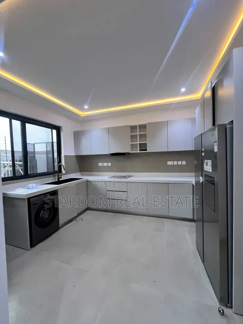 4bdrm Townhouse / Terrace in East Legon, A&C Mall Area for rent