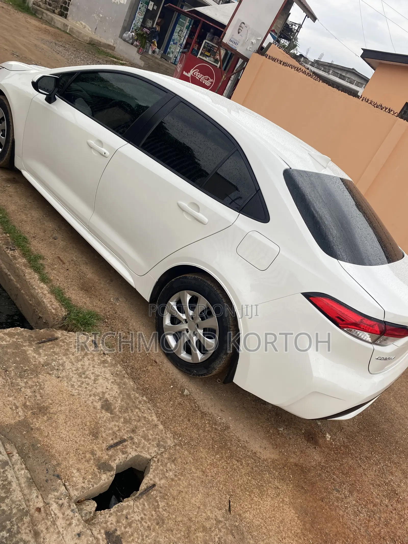 Toyota Corolla LE 2020 White