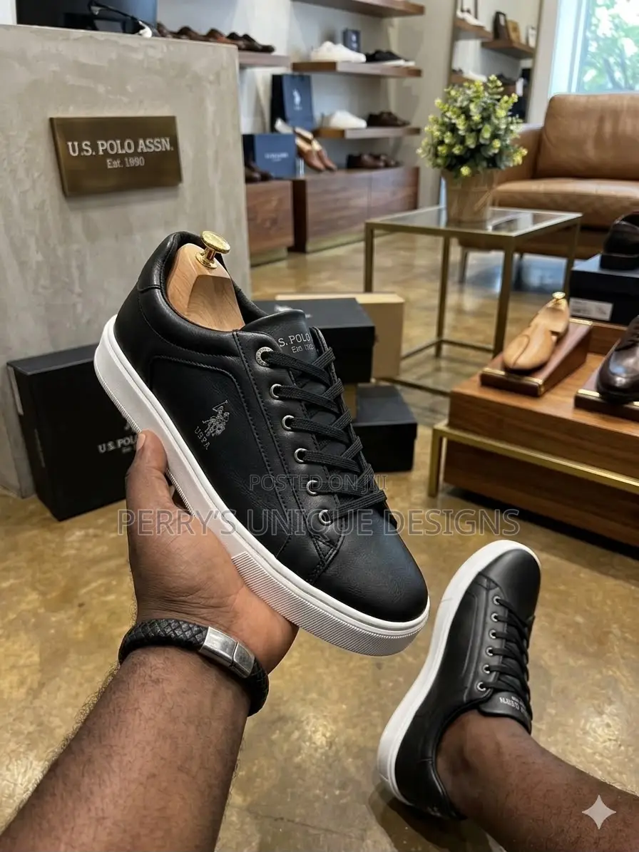 Classic Leather Sneakers - Black (White Sole)