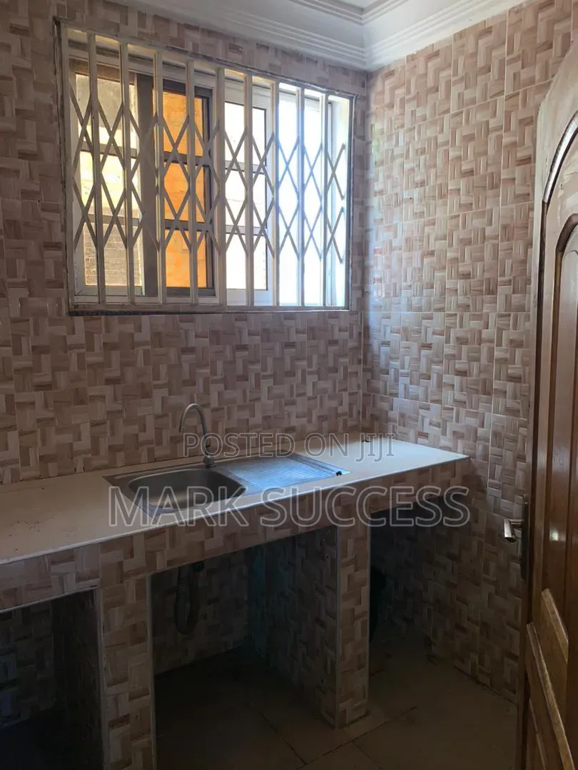 1bdrm Apartment in West Hills Mall Area for rent