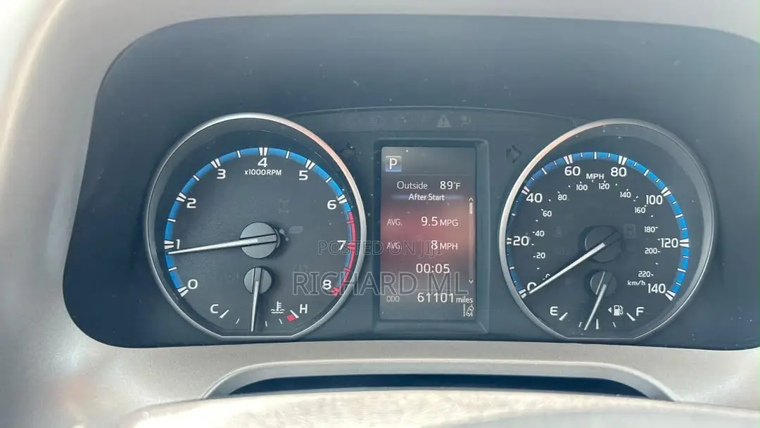 Toyota RAV4 LE AWD (2.5L 4cyl 6A) 2017 Silver