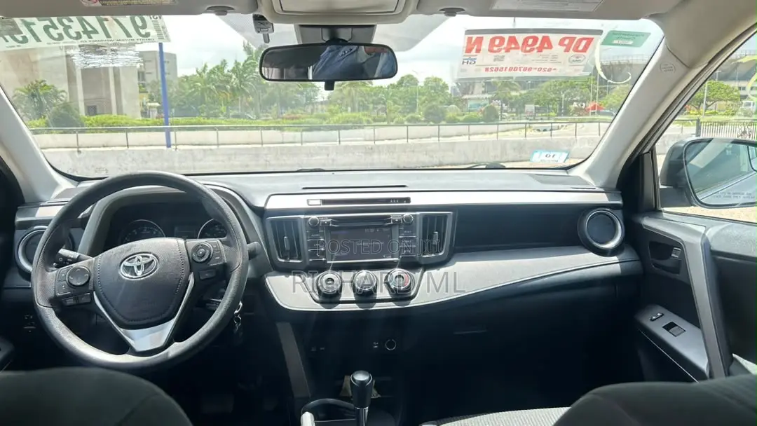Toyota RAV4 LE AWD (2.5L 4cyl 6A) 2017 Silver