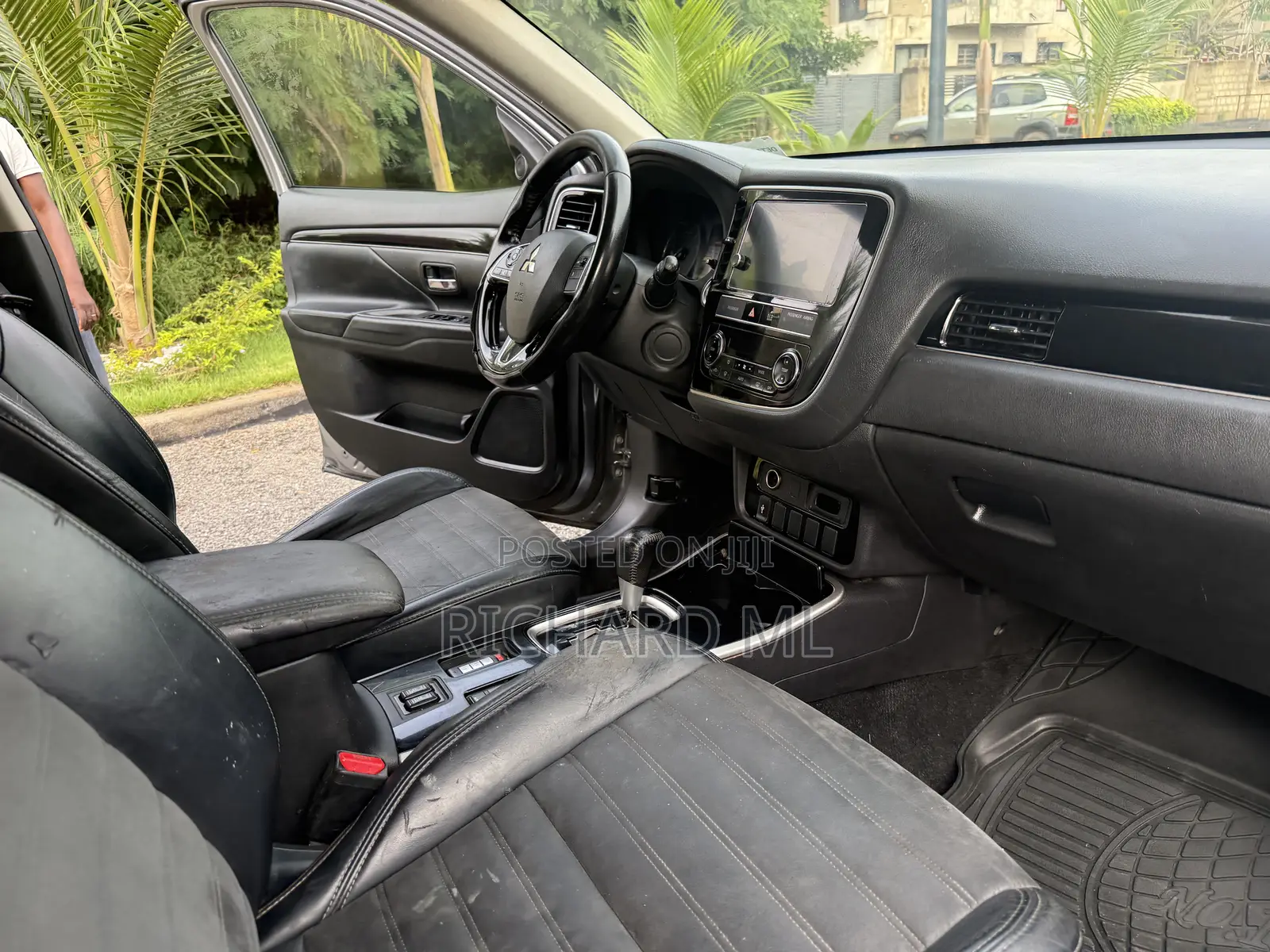 Mitsubishi Outlander SE FWD 2019 Gray