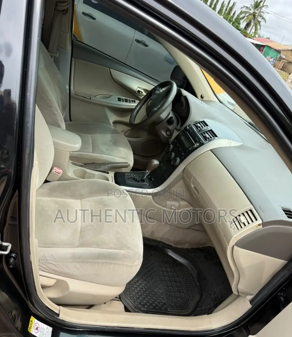 Toyota Corolla 2010 Black