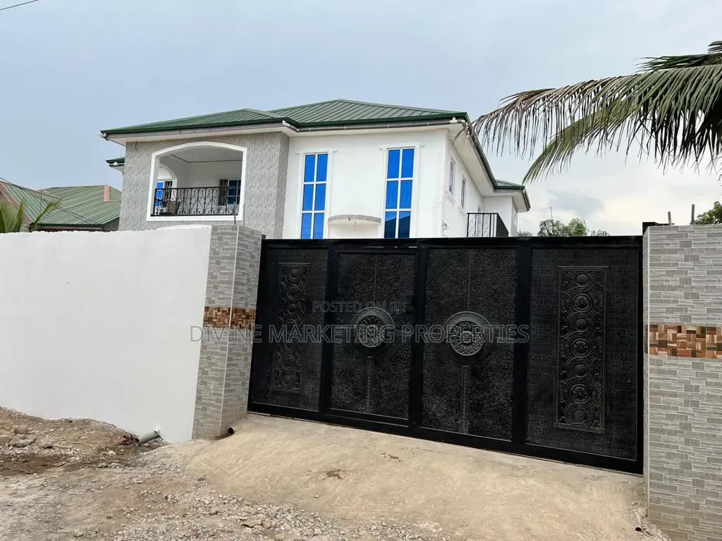 6bdrm House in Kasoa / Amanfrom, Adam Nana for sale