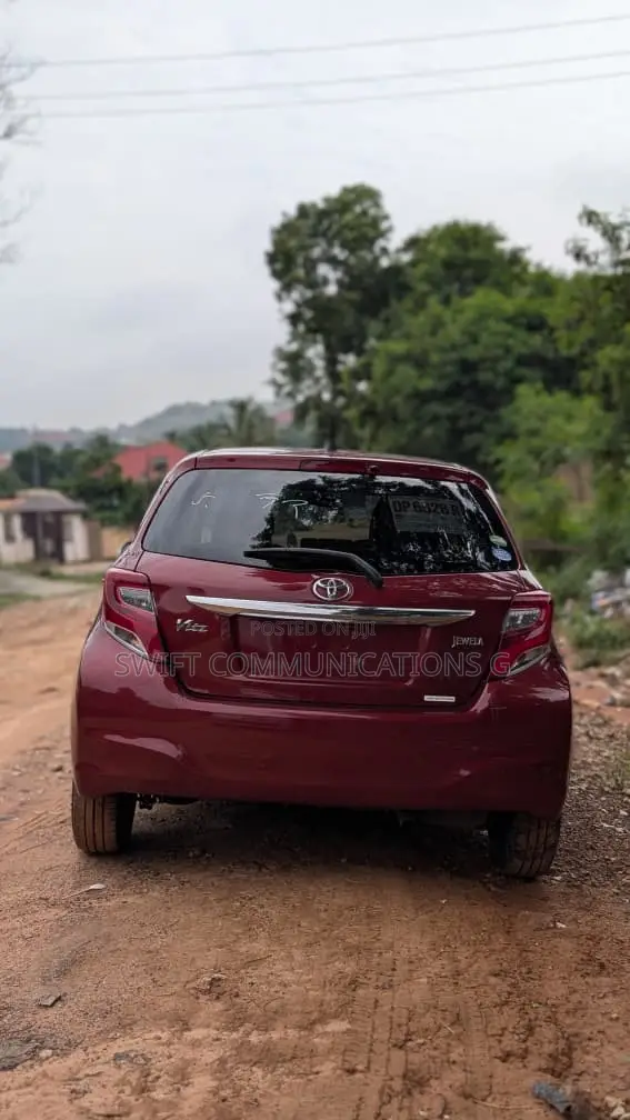 Toyota Vitz 1.5 FWD 5dr 2015 Maroon