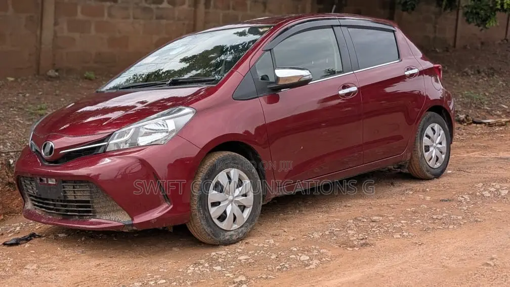 Toyota Vitz 1.5 FWD 5dr 2015 Maroon