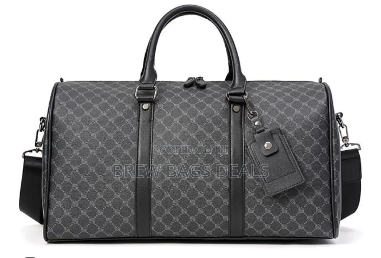 Premium Quality Thick Leather Duffle Bag With Shoulder Strap.