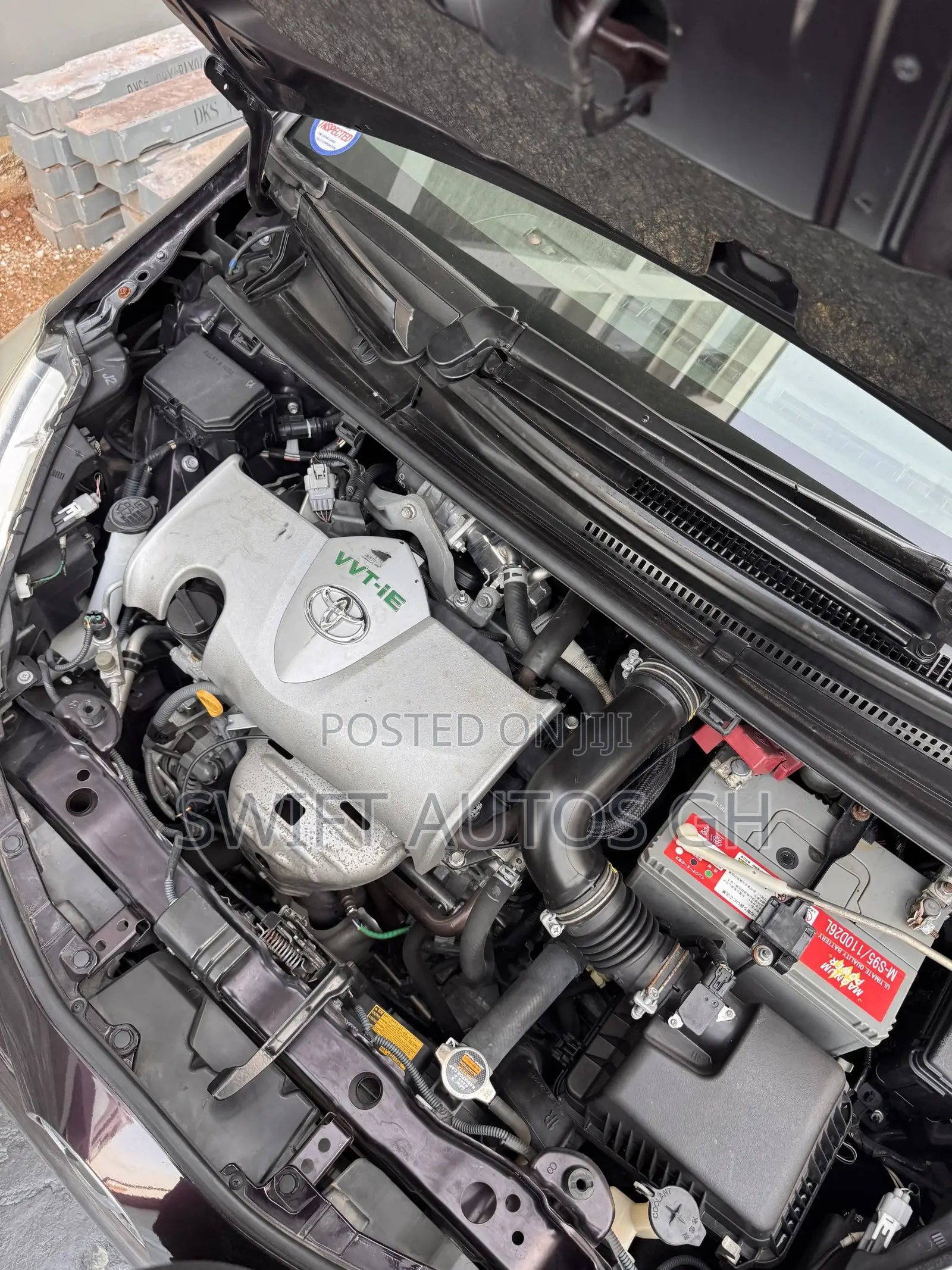 Toyota Vitz 1.5 FWD 5dr 2015 Maroon