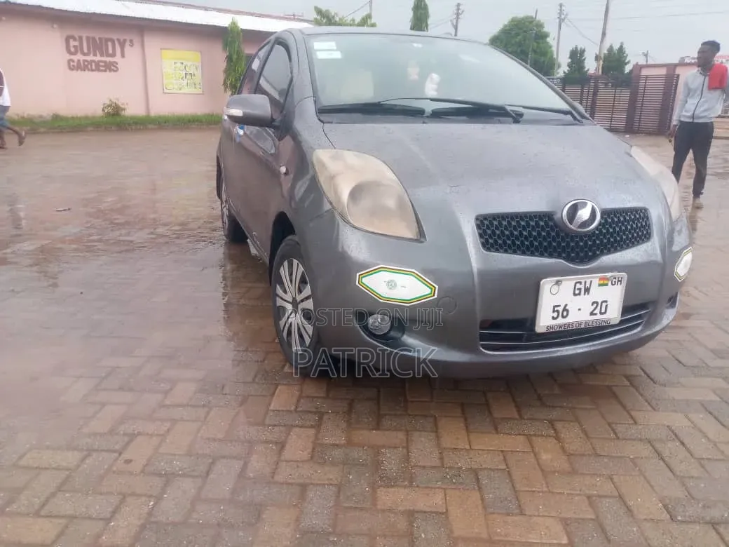 Toyota Vitz 2010 Gray